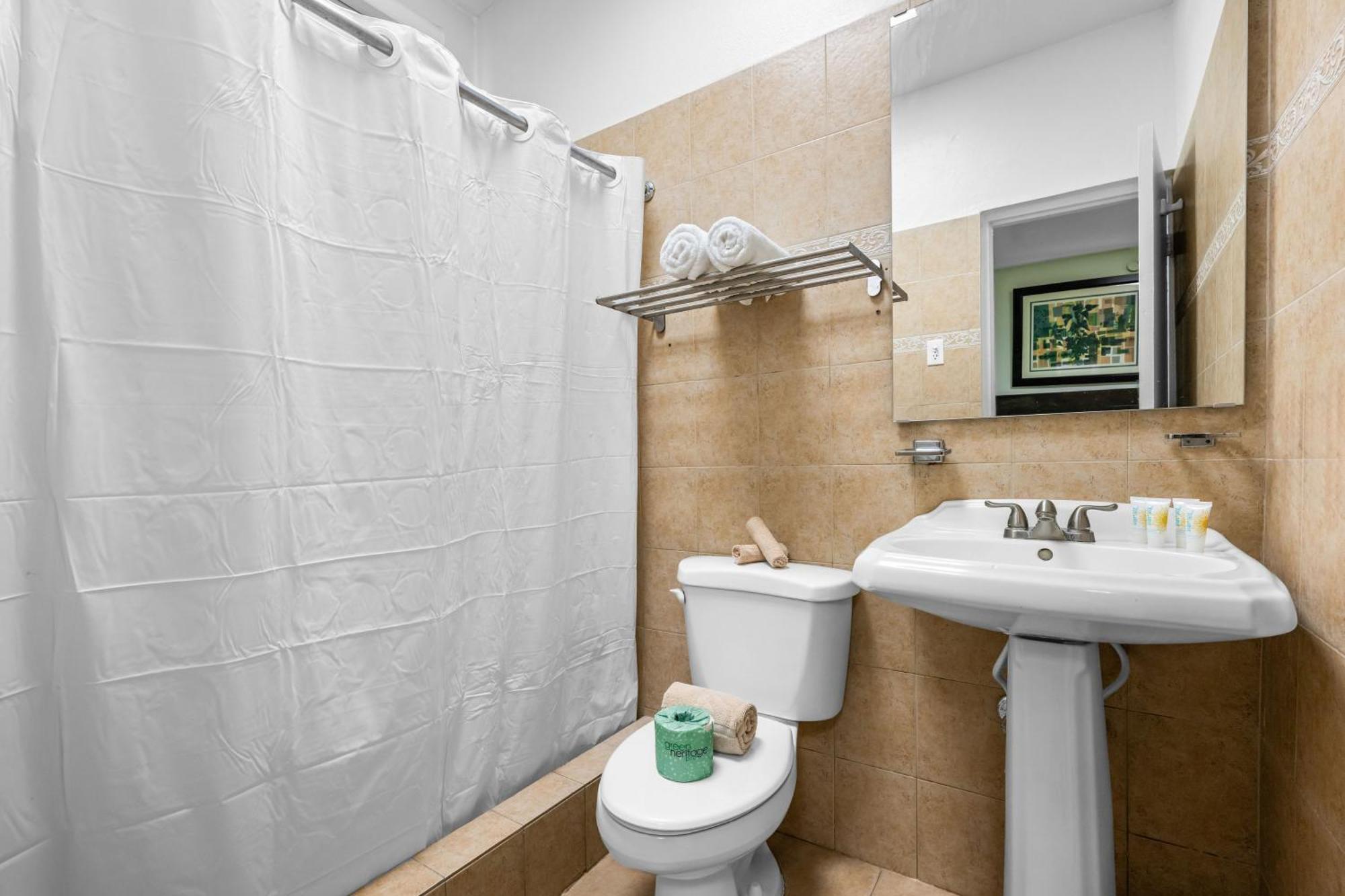 Borinquen Beach Inn San Juan Eksteriør billede